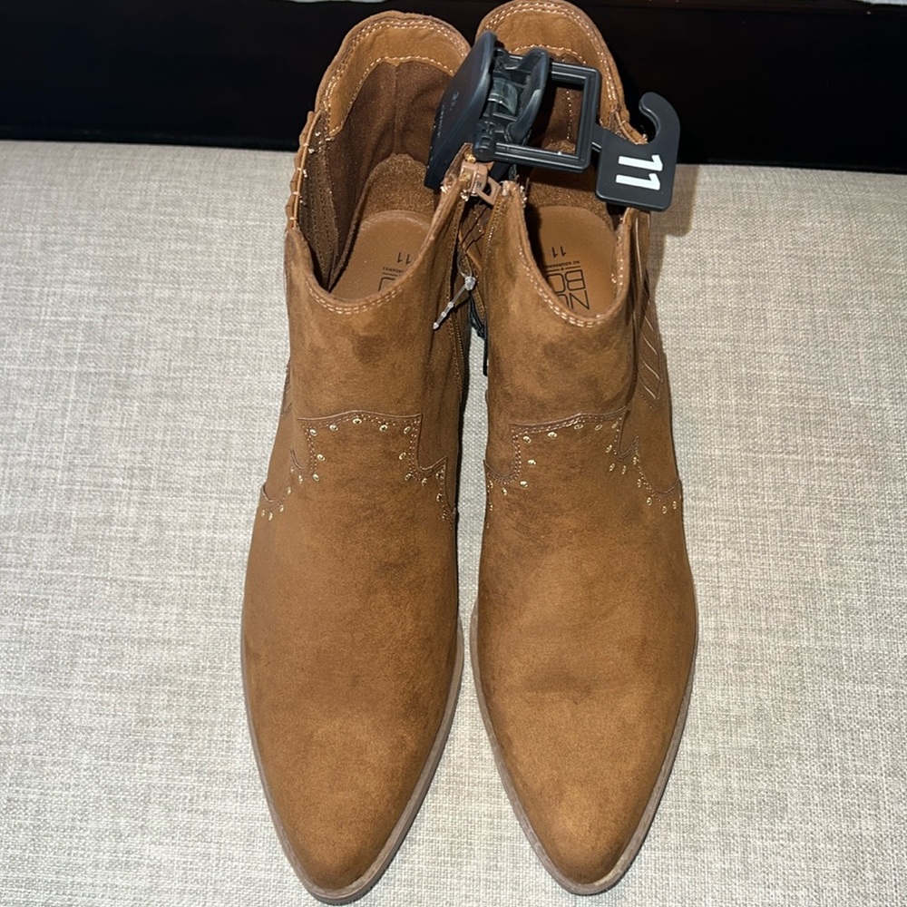 NWT Women’s Western boots. Size 11